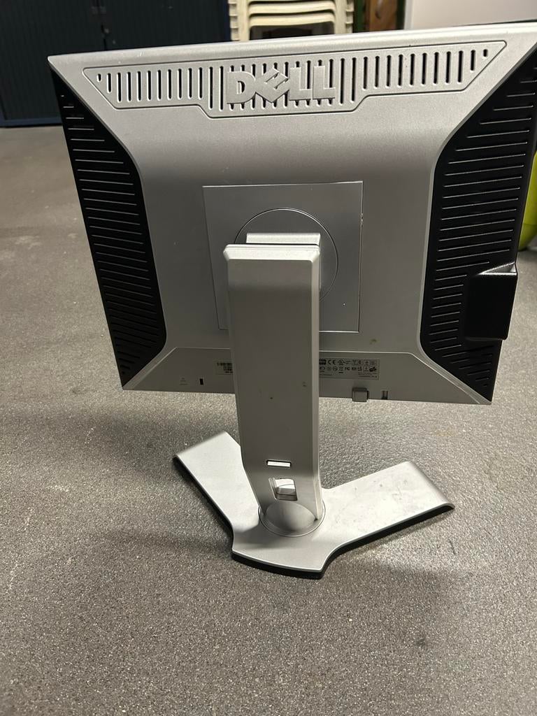 Dell 1708FPT Monitor - DVI-D, VGA, USB met Voet, Computers en Software, Monitoren, Gebruikt, In hoogte verstelbaar, Ophalen of Verzenden
