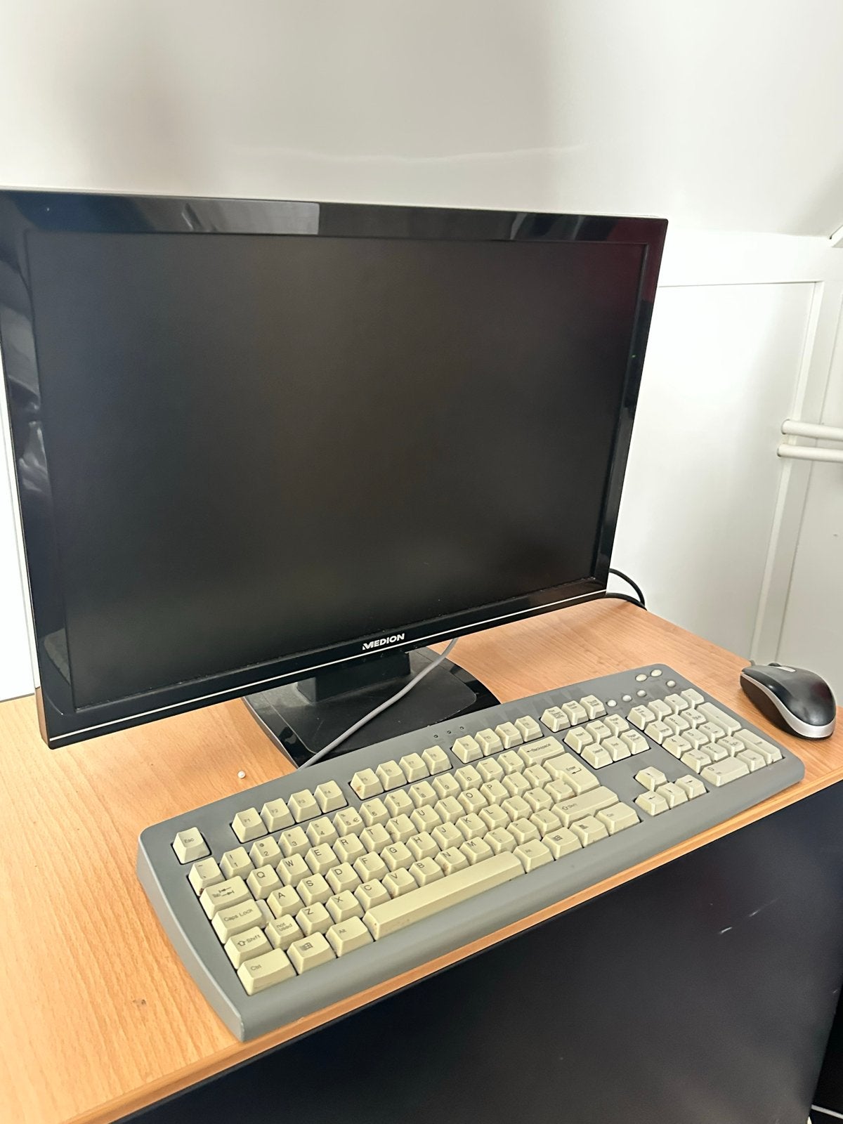 Medion 22 inch Full HD Monitor - Ideaal voor Thuiswerk/Gamin, Computers en Software, HDMI, Full HD, Zo goed als nieuw, 60 Hz of minder