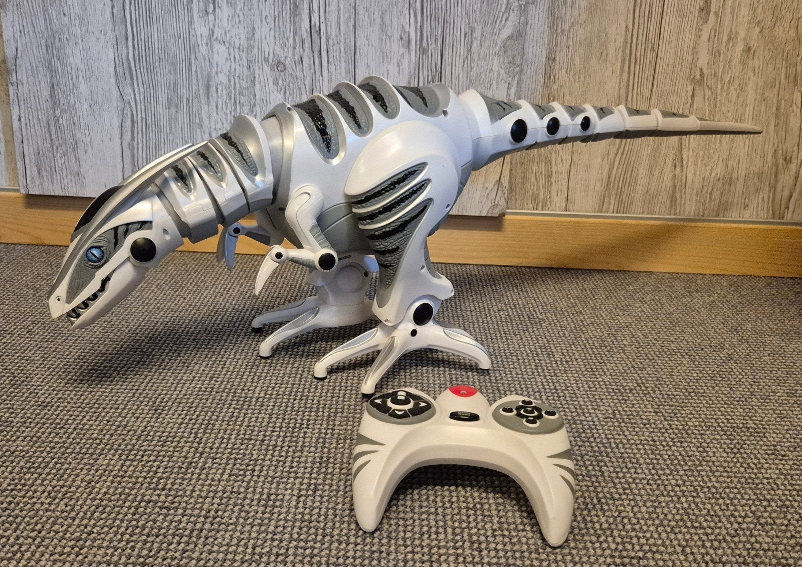 Wowwee Roboraptor RC Robot Dinosaurus, Ophalen, Zo goed als nieuw, Elektronica, Met geluid