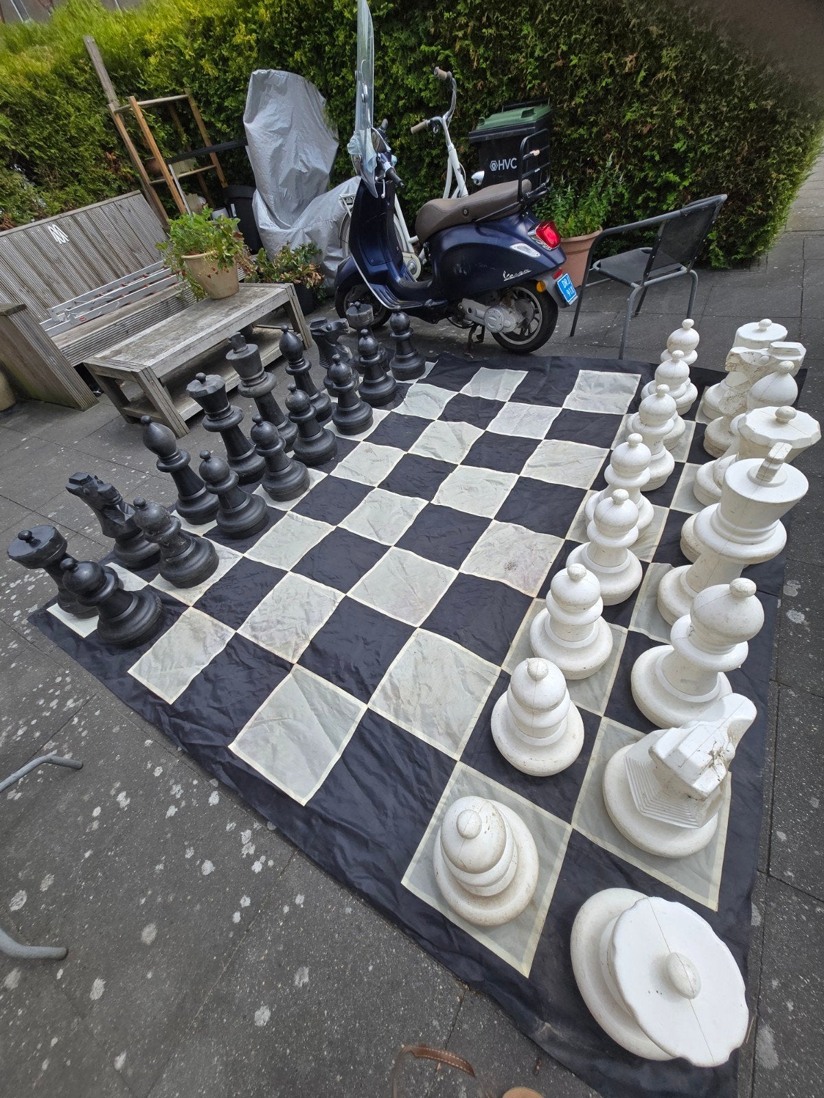 Te koop buiten schaakspel, Ophalen