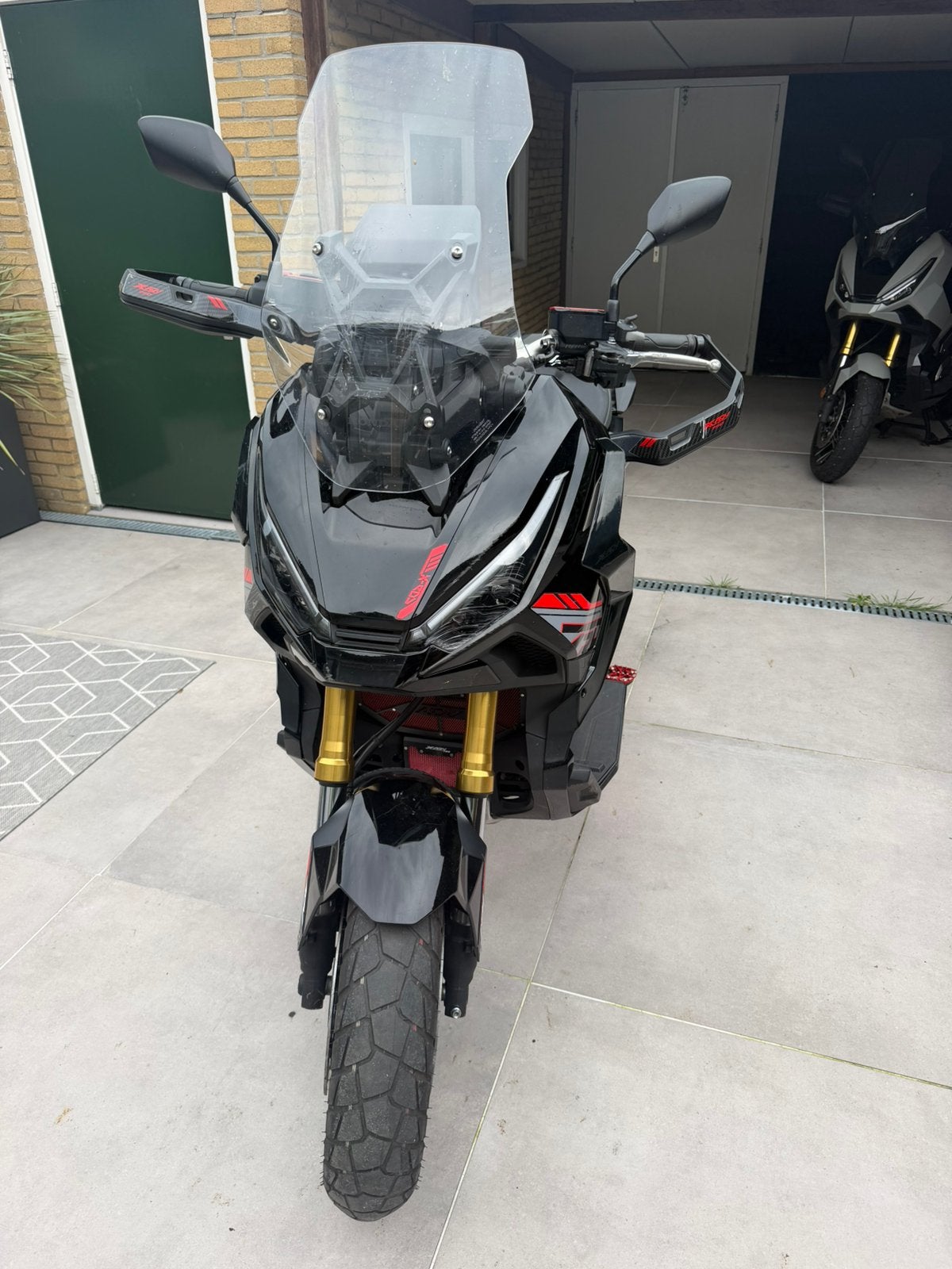 Honda x adv 2025 beschadigd!! Rijd 100%/ schaafschade/ tmax, Ophalen of Verzenden