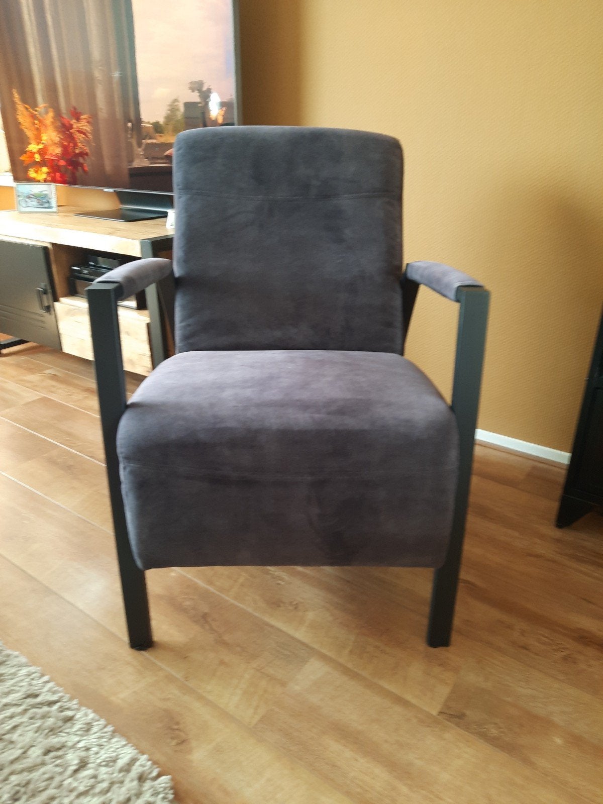 Comfortabele fauteuil met metalen frame, Huis en Inrichting, Ophalen, Modern, Industrieel, 75 tot 100 cm, Zo goed als nieuw