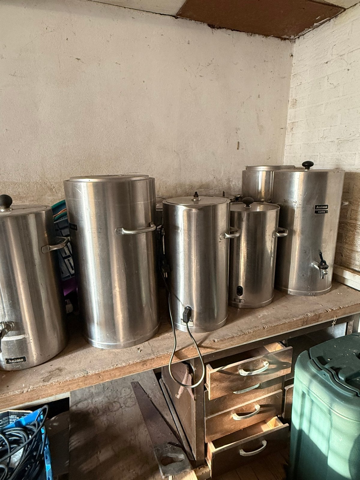 Oude percolator ketels, Ophalen