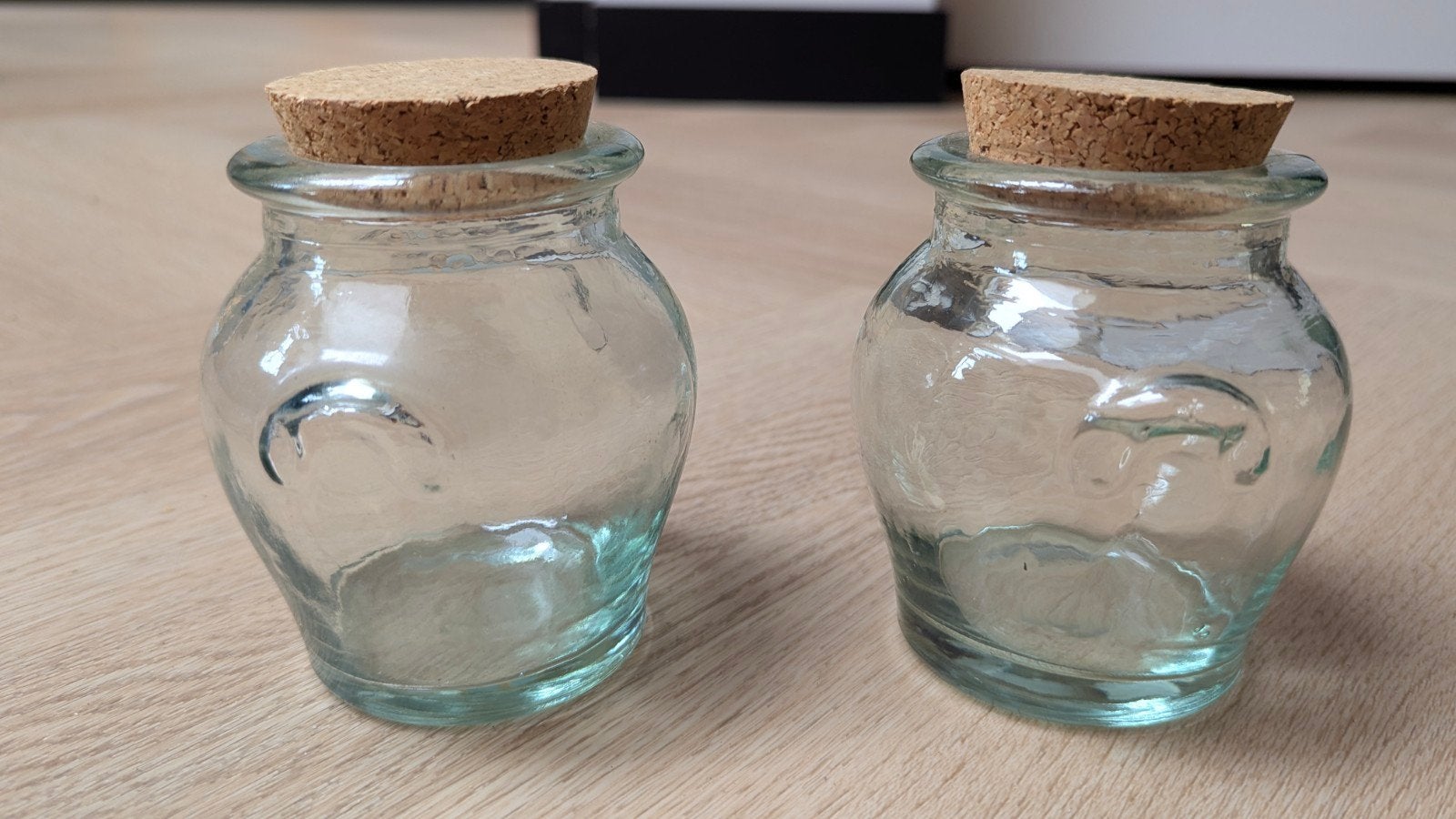 Set van 2 glazen potjes met kurk - 10 cm hoog, Ophalen of Verzenden, Gebruikt, Overige kleuren, Glas