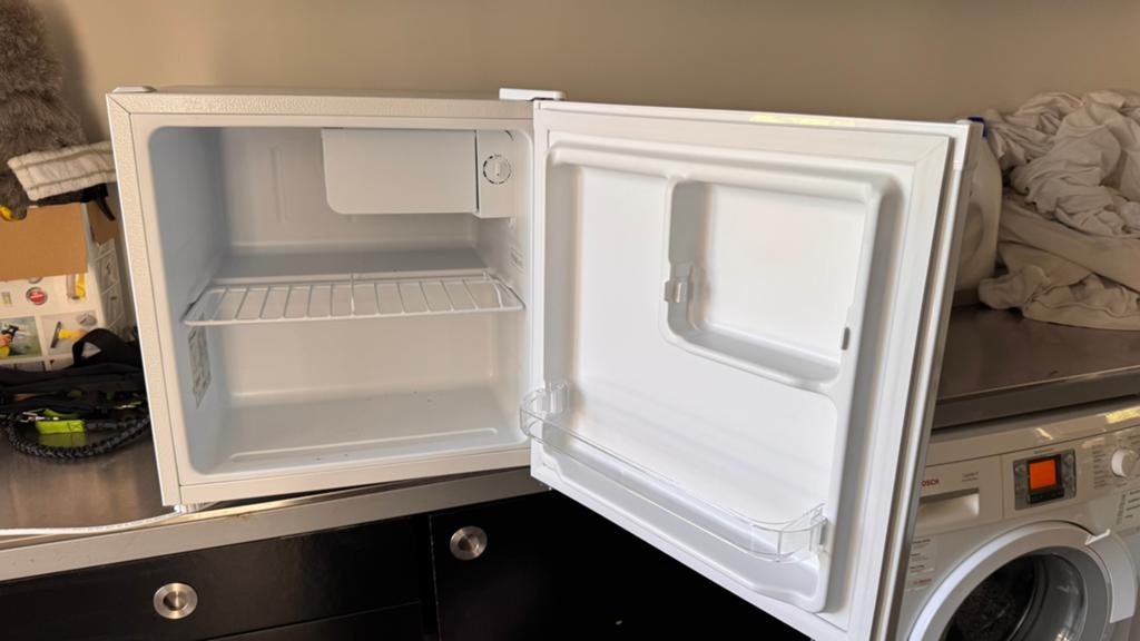 Wisberg minikoelkast WBMKK50D, Ophalen, Nieuw, Minder dan 75 liter, Met vriesvak