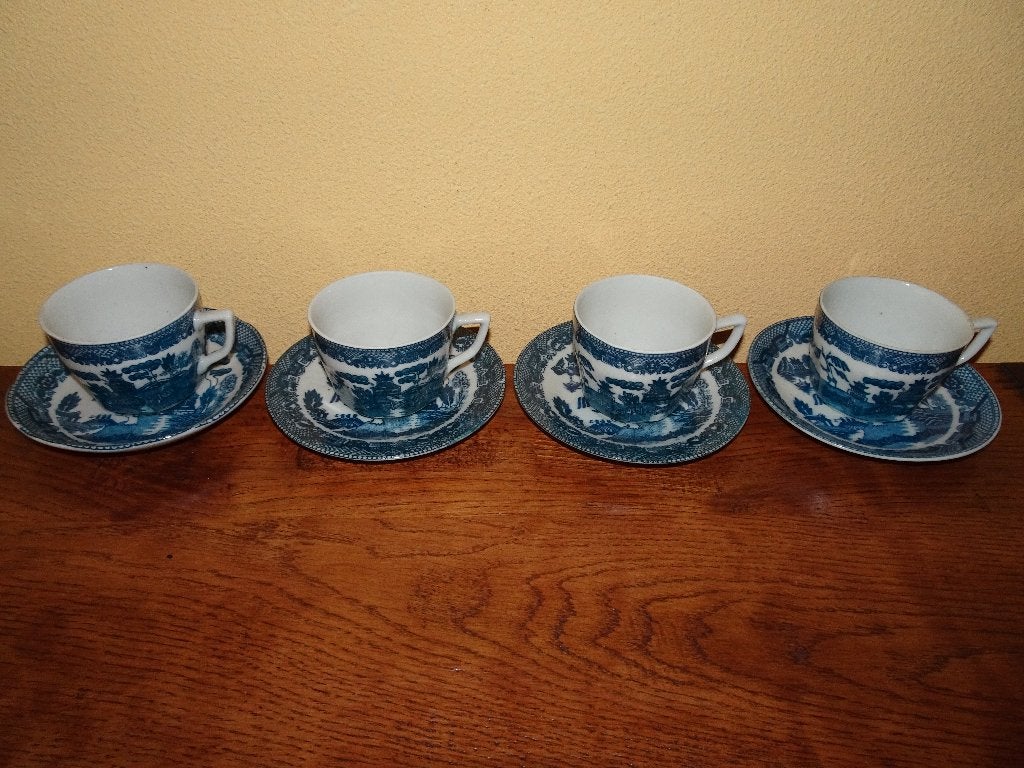 4 Blue Willow kop en schotels, Huis en Inrichting, Keuken | Servies, Zo goed als nieuw, Kop(pen) en/of Schotel(s), Overige stijlen