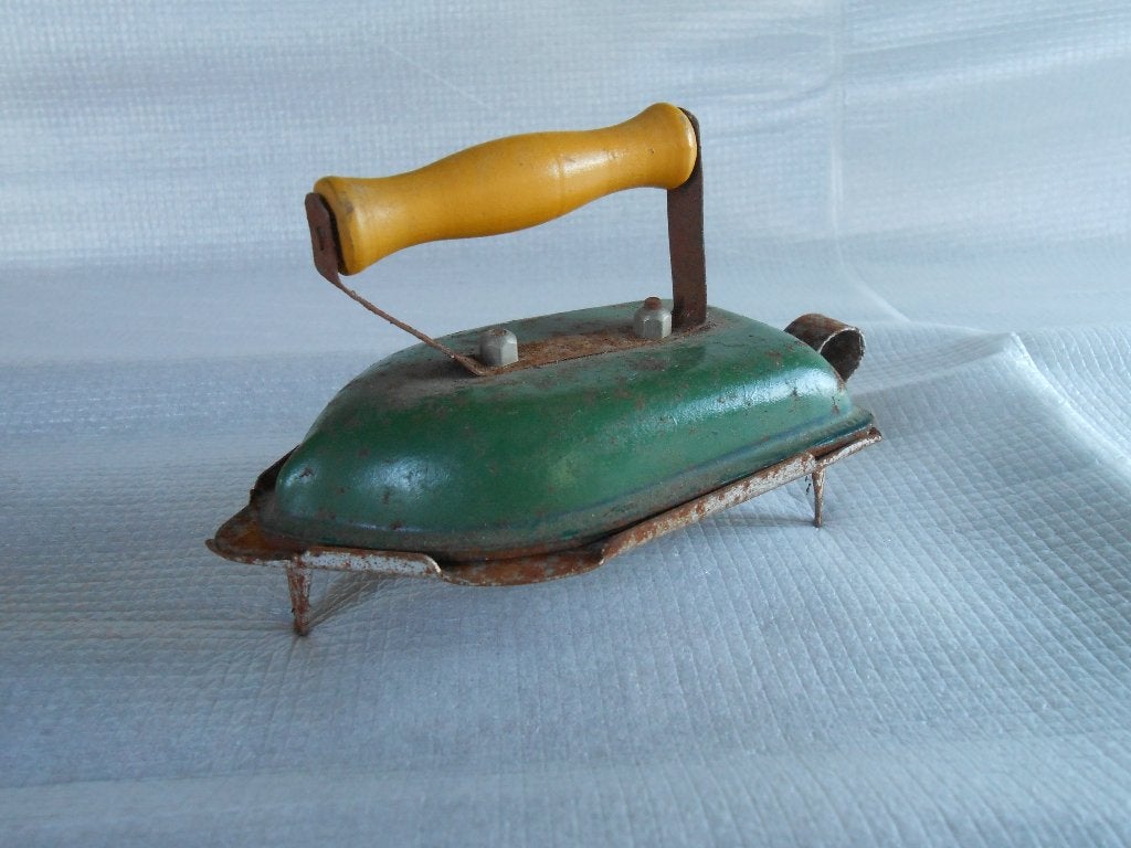 Kinder strijkijzer speelgoed antiek / decoratie, Antiek en Kunst, Antiek | Speelgoed, Ophalen