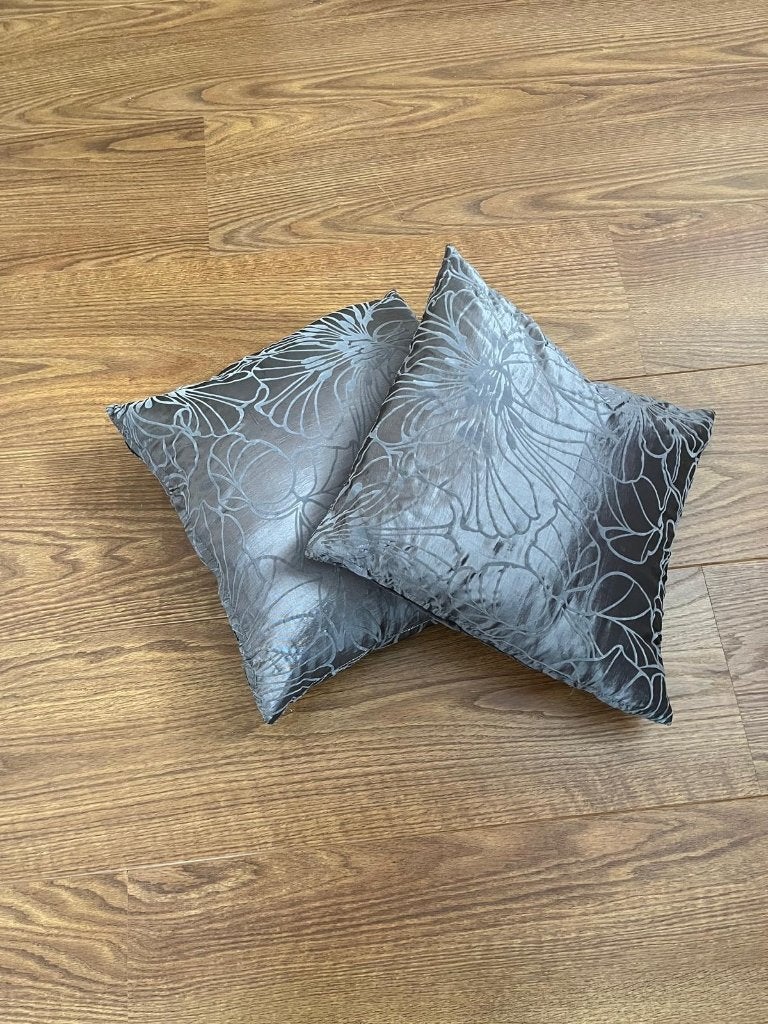 2 grijze sierkussentjes, Ophalen of Verzenden, Grijs, Vierkant