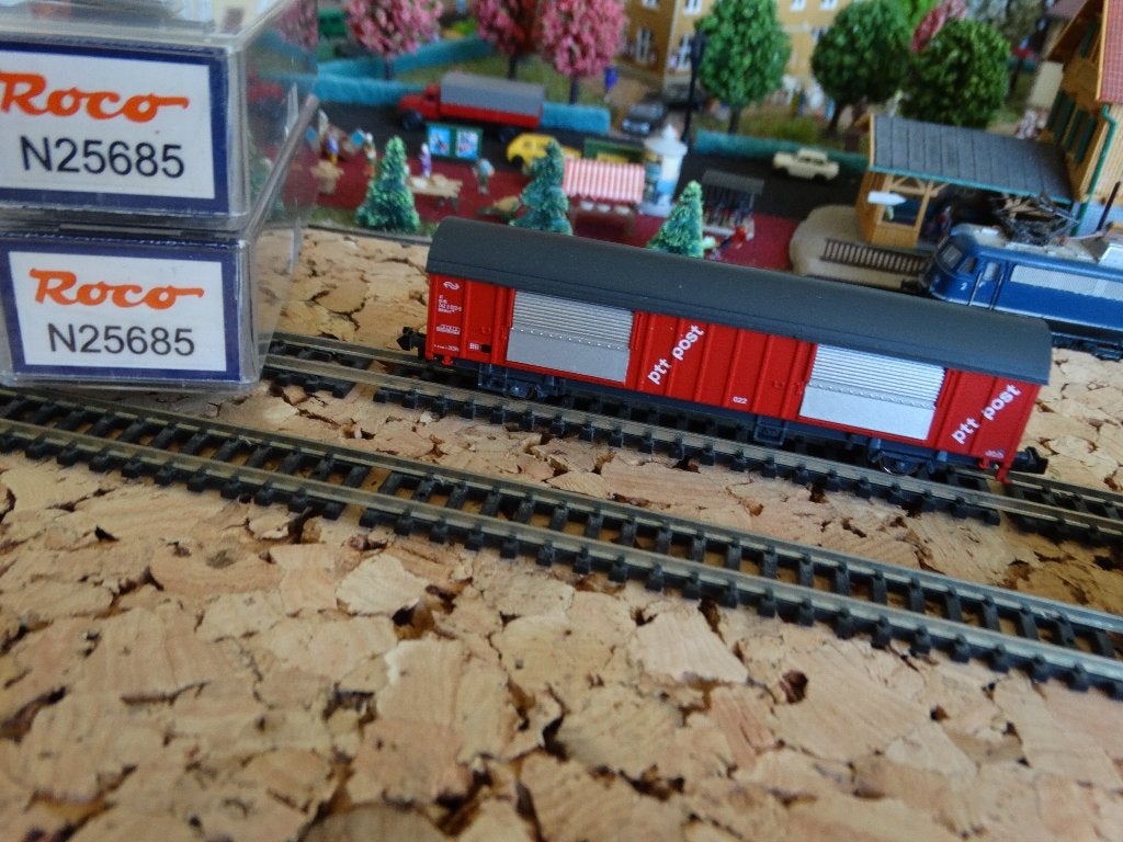 N-Spoor: Adv 718:Roco, 2 x postwagon NS, N25685. NIEUW, ovp., Gelijkstroom of Wisselstroom, Ophalen of Verzenden, NS, Roco