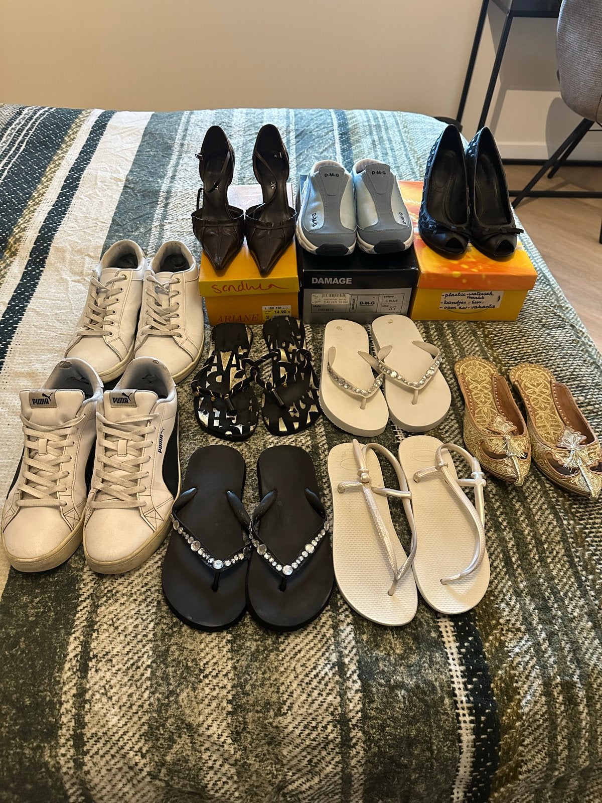 Partij diverse schoenen en slippers - Alles in één koop, Ophalen of Verzenden, Zo goed als nieuw, Overige kleuren, Sneakers of Gympen