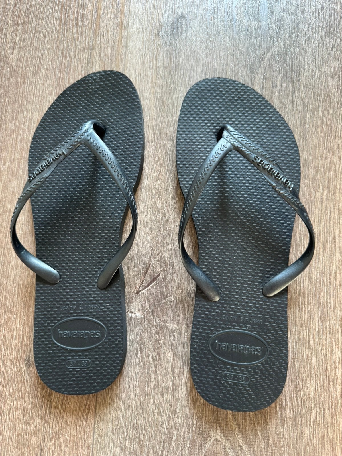 Havaianas slippers maar 37 / 38 ZGAN, Slippers, Zwart, Ophalen of Verzenden, Zo goed als nieuw