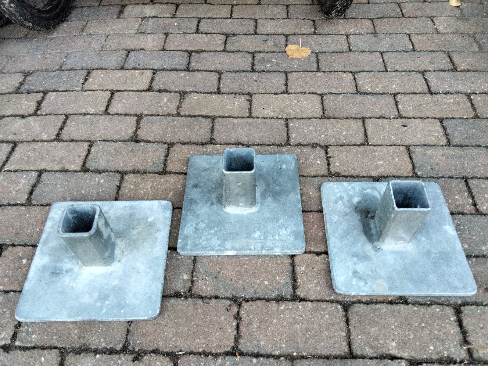 3x Metalen Voetplaten voor Palen - 20x20 cm, Ophalen of Verzenden, Gebruikt