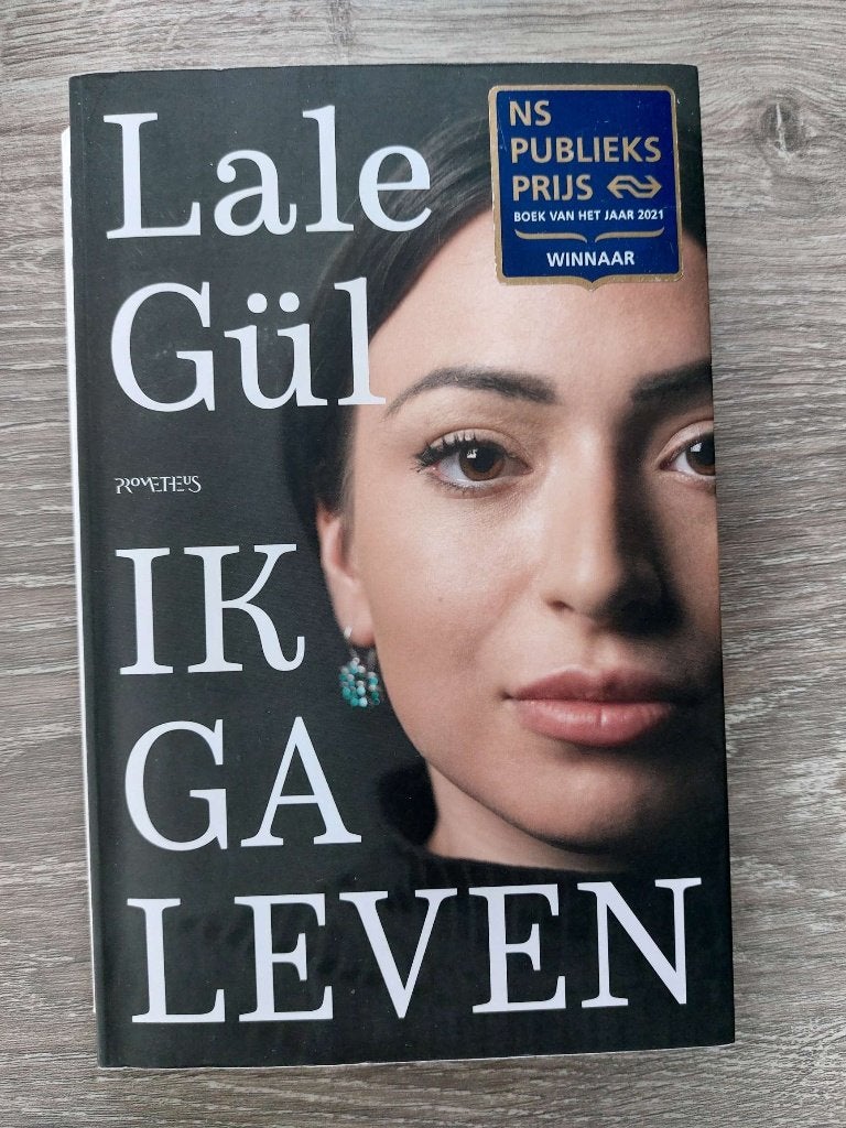 Lale Gül - Ik ga leven 2021, Boeken, Ophalen of Verzenden, Zo goed als nieuw, Lale Gul, Film, Tv en Media