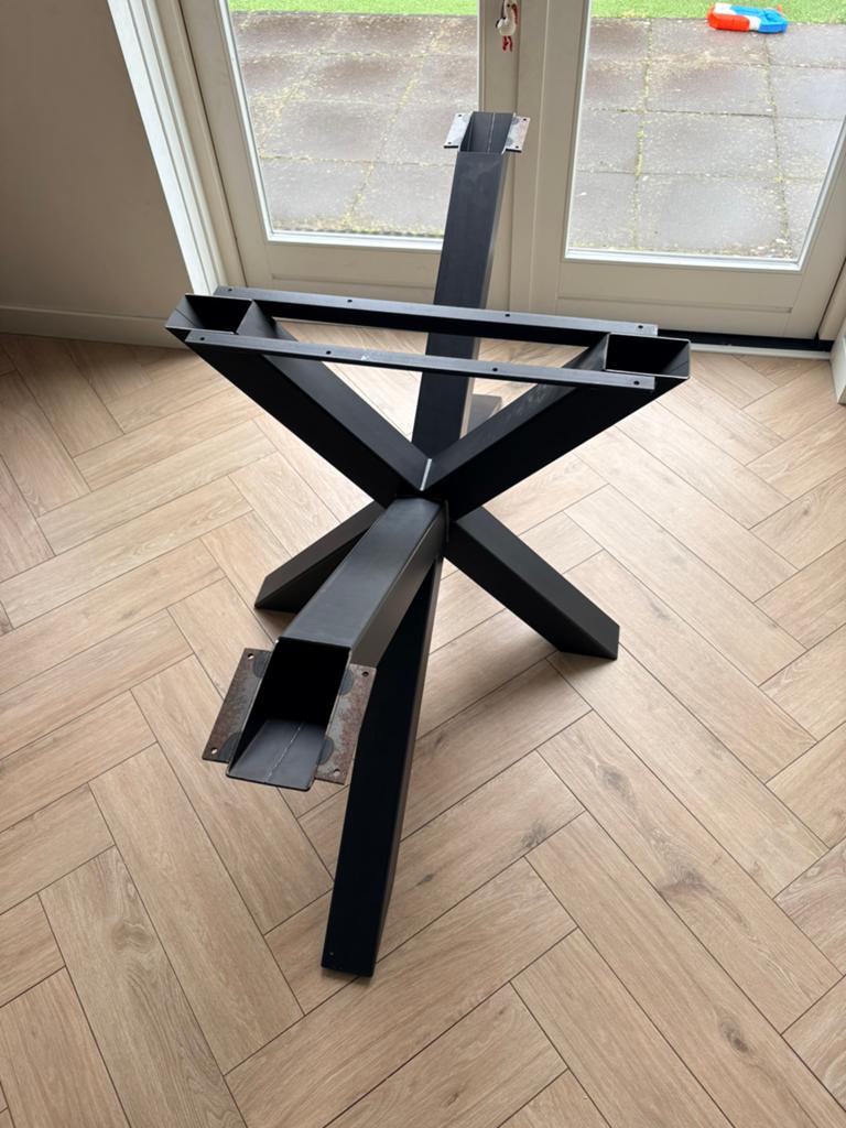 Tafelpoot - spin/ matrix  RAL 9005, Huis en Inrichting, Tafelonderdelen, Zo goed als nieuw, Tafelpoot, 100 tot 150 cm, 50 tot 100 cm