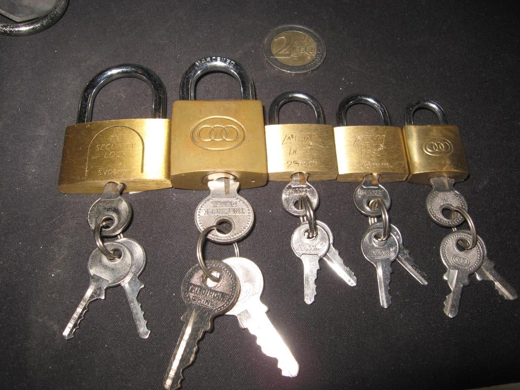 5 Kleine messing hangsloten ... ieder 3 sleuteltjes, Ophalen of Verzenden, Zo goed als nieuw, Koper of Messing, Slot