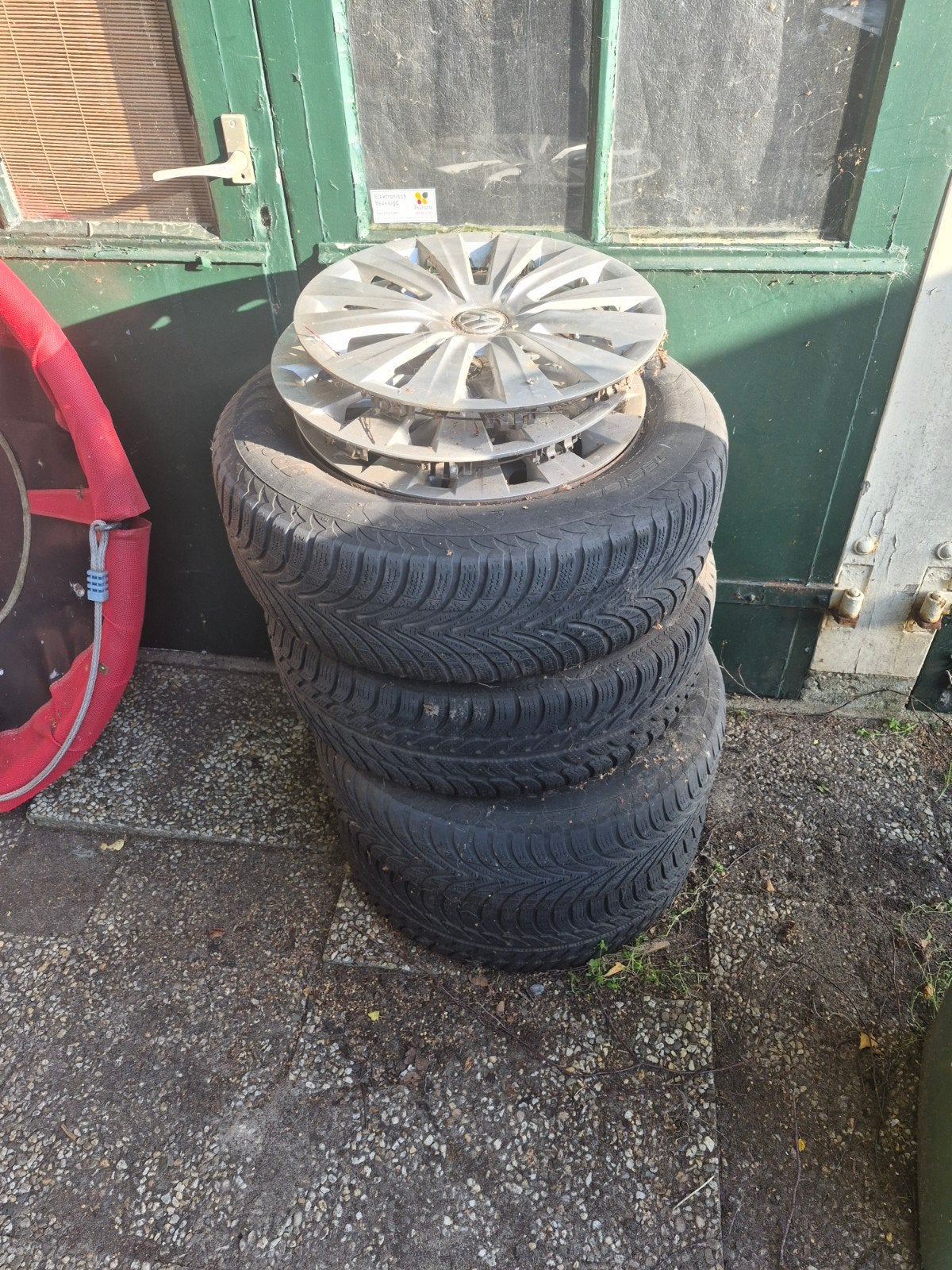 4 Winterbanden met velg: 2x Apollo Alnac, 2x Eskimo, Ophalen, Gebruikt