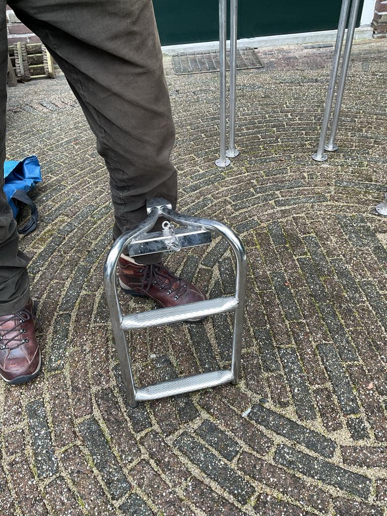 RVS trapje voor opstap via CQR anker