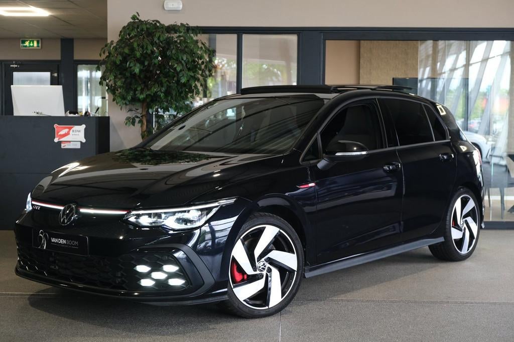 Volkswagen Golf 8 2.0 TSI GTI 245PK DSG Pano Virtual Led Cam, Auto's, Volkswagen, 730 kg, Gebruikt, 4 cilinders, 1984 cc