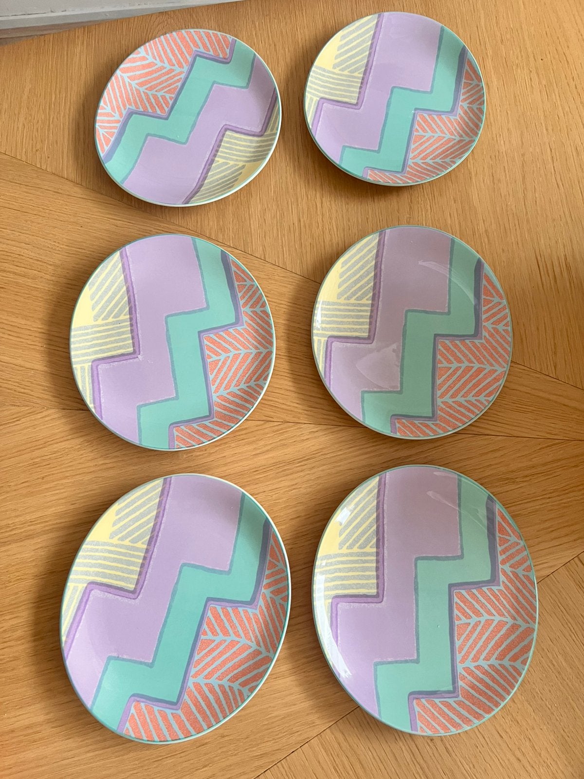 6x vintage ontbijtborden Memphis style pastel geometrisch, Keramiek, Ophalen of Verzenden, Zo goed als nieuw, Bord(en)