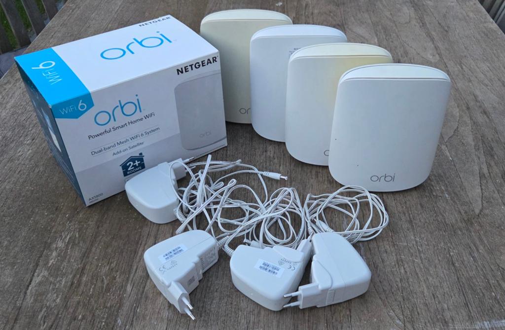 Netgear Orbi WiFi 6 Mesh Systeem (AX1800) - 4 Satellieten, Ophalen of Verzenden, Zo goed als nieuw, Router, Netgear Orbi
