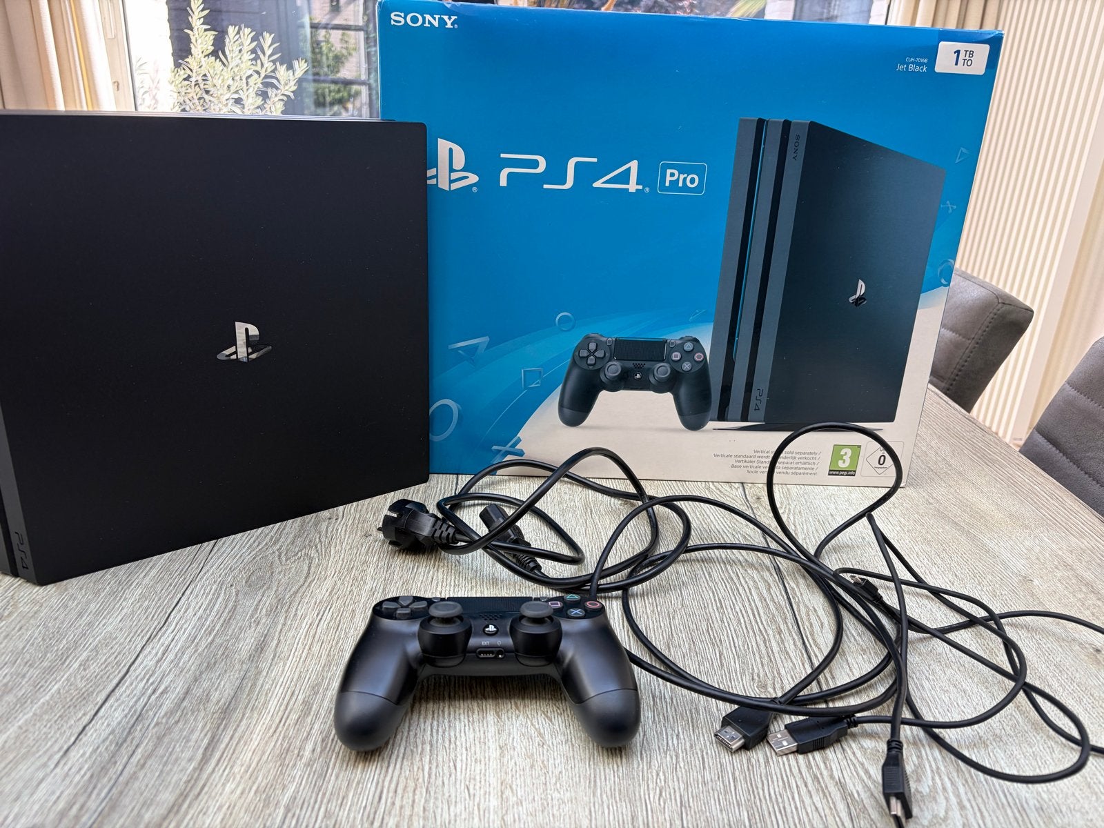 PS4 Pro 1TB met 1 controller en spellen, Spelcomputers en Games, Ophalen, Met games, Zo goed als nieuw, 1 TB