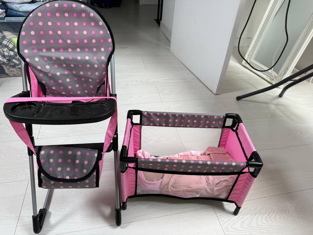 Poppenbedje en kinderstoel - Roze met stippen, incl luiertas, Kinderen en Baby's, Speelgoed | Poppen, Ophalen, Zo goed als nieuw