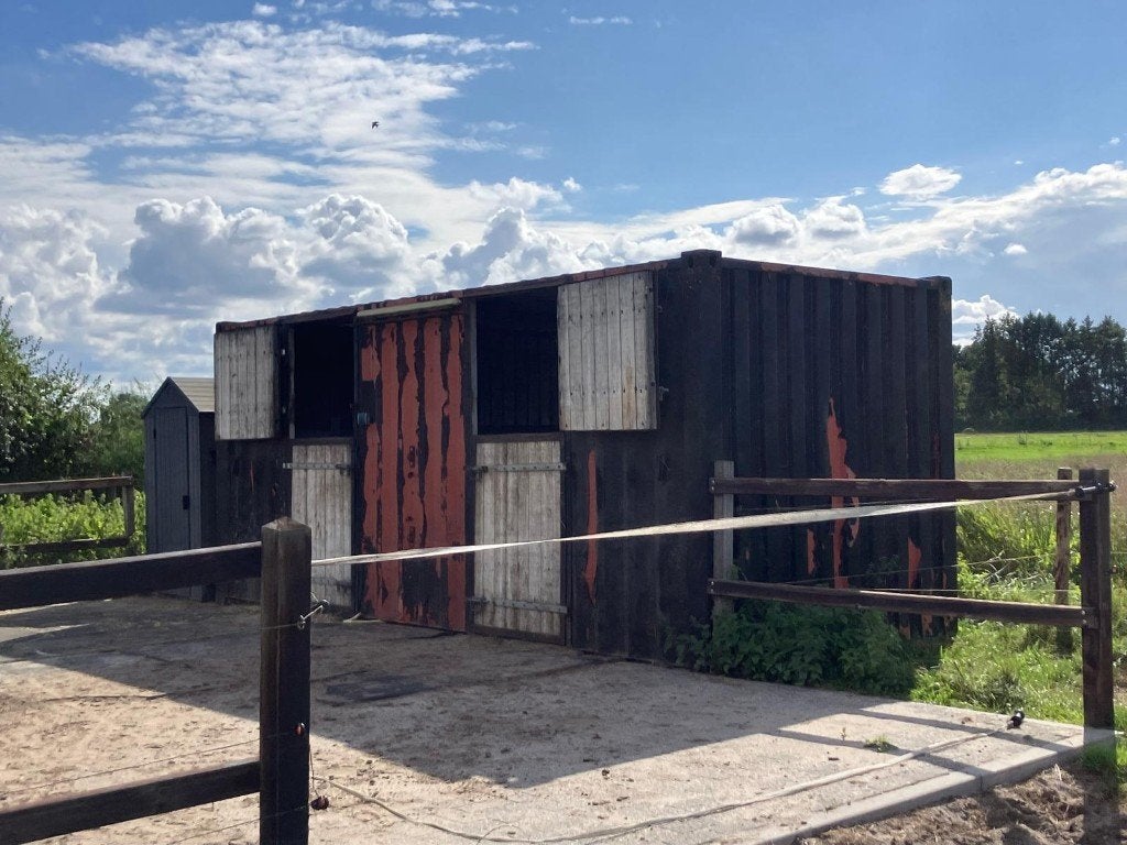 Paardenstal container goede staat, Opfok, 2 of 3 paarden of pony's