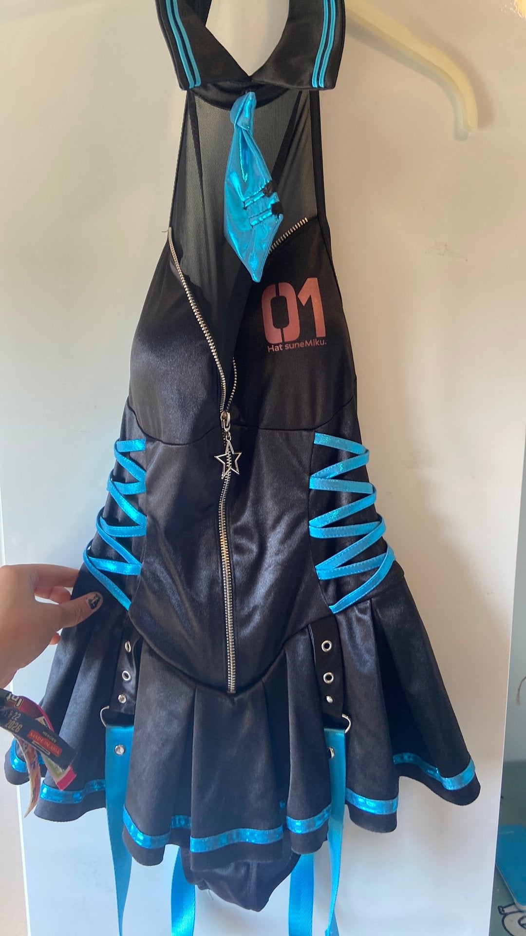 Hatsune Miku kostuum, Ophalen, Zo goed als nieuw