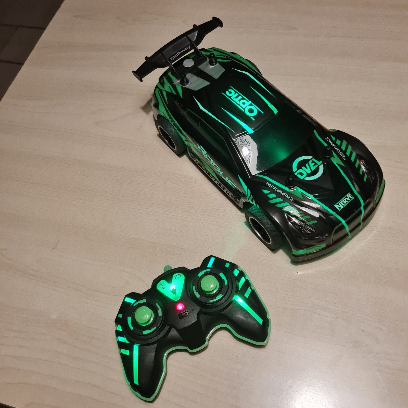 Speed Car - R/C Rogue Racer met Licht en Rook, 1:18, Hobby en Vrije tijd, Ophalen of Verzenden, Zo goed als nieuw, Elektro, Auto offroad