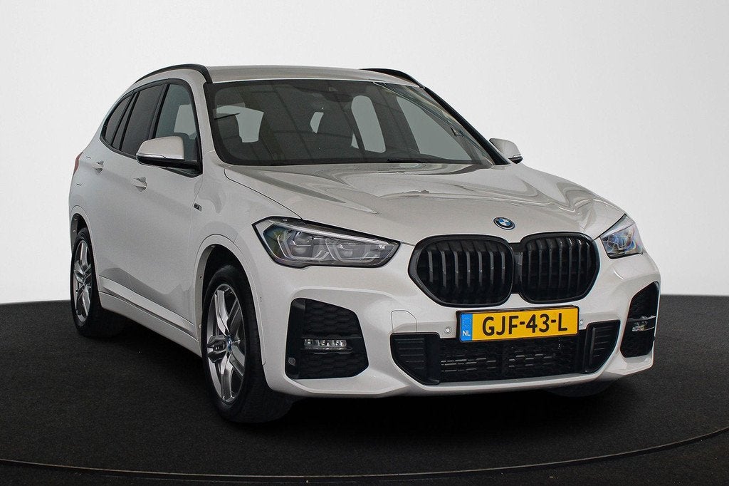 BMW X1 xDrive25e M Sport Trekhaak Stoelverwarming Apple CarP, Gebruikt, Wit, Plug-in hybride, Vierwielaandrijving