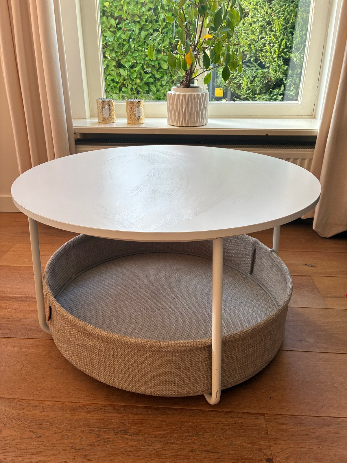 VASAGLE witte ronde salontafel met stoffen mand/ kattenmand, Metaal of Aluminium, Rond, 55 tot 75 cm, Zo goed als nieuw