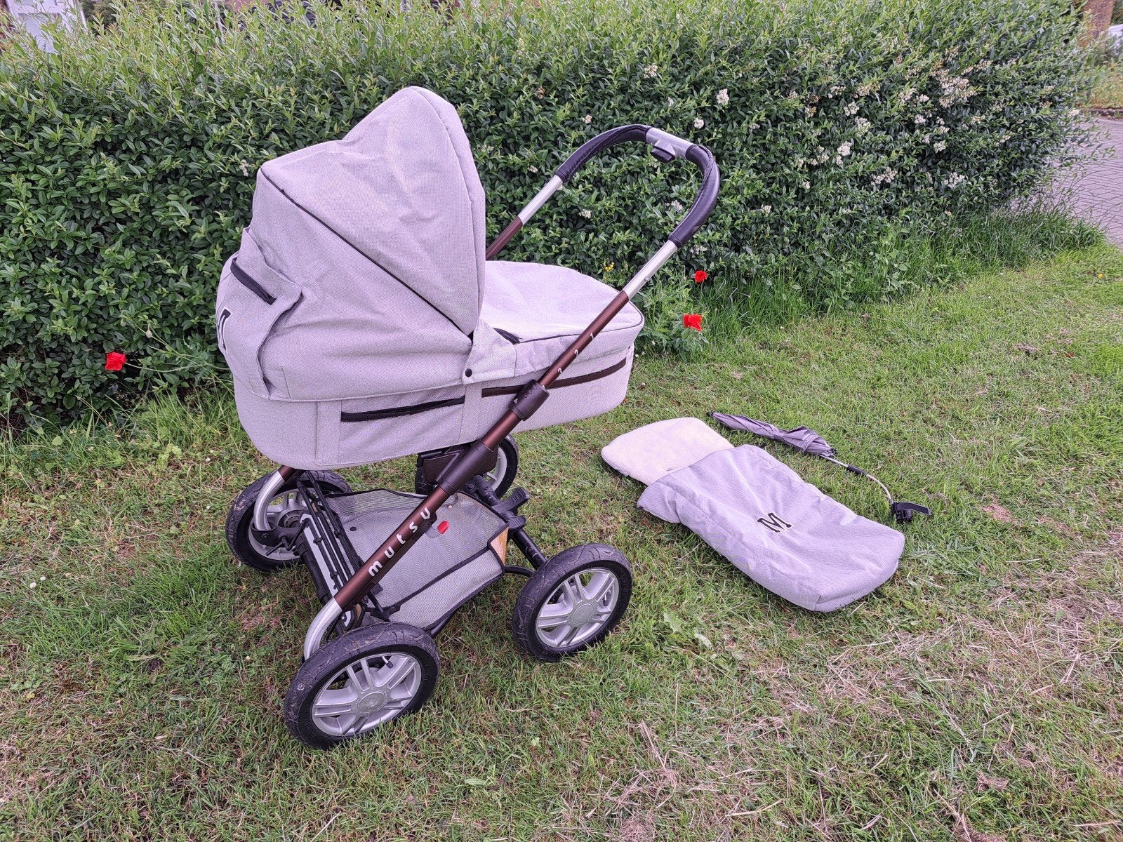 Mutsy kinderwagen set (incl reiswieg, zitje en autostoeltje), Kinderen en Baby's, Kinderwagens en Combinaties, Ophalen, Gebruikt