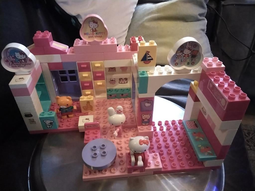 Hello Kitty winkel met 3 poppetjes, Kinderen en Baby's, Speelgoed | Bouwstenen, Ophalen of Verzenden