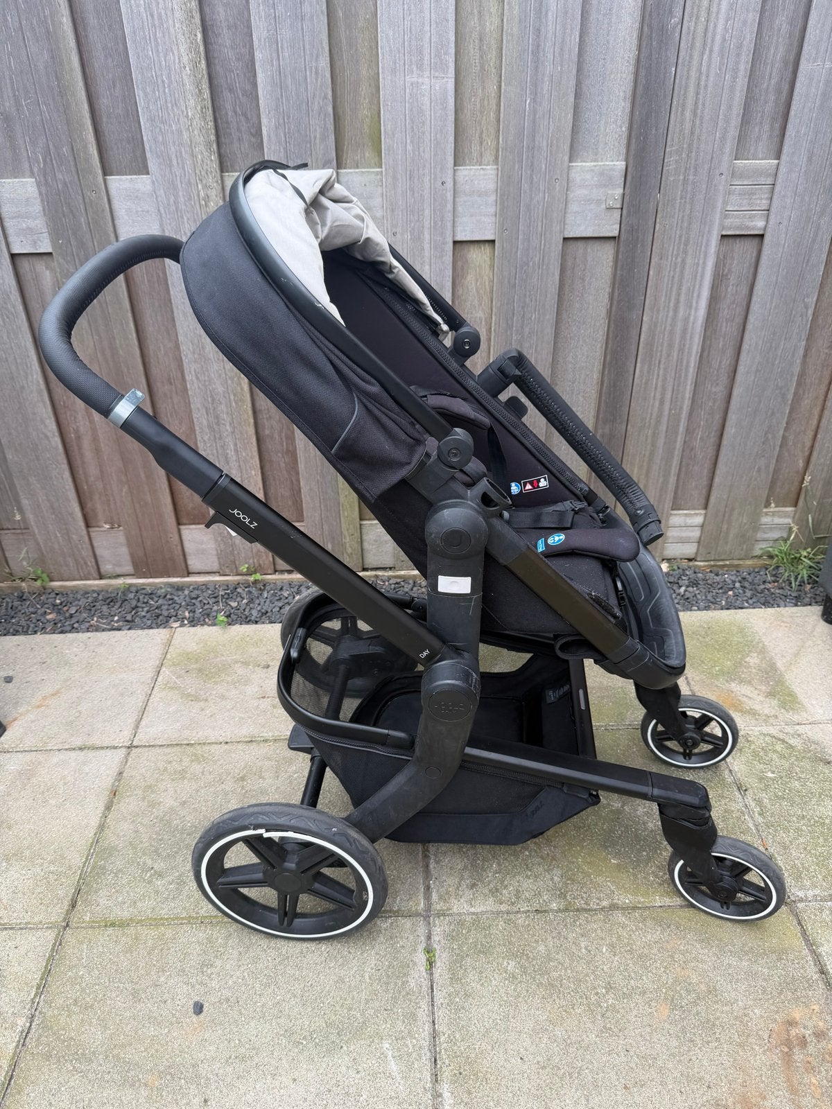 Joolz Day+ kinderwagen met voetenzak, paraplu en muskietenne, Ophalen, Zo goed als nieuw, Kinderwagen, Overige merken