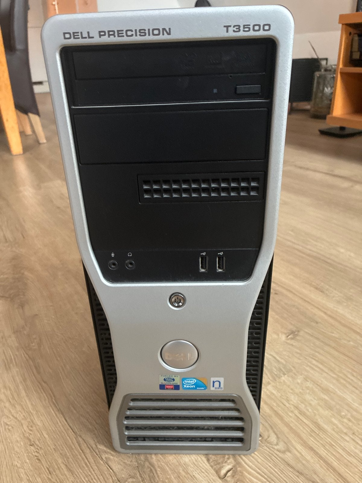 Dell Precision T3500 met legale Windows 10 Pro, Computers en Software, Ophalen, Gebruikt, Met videokaart