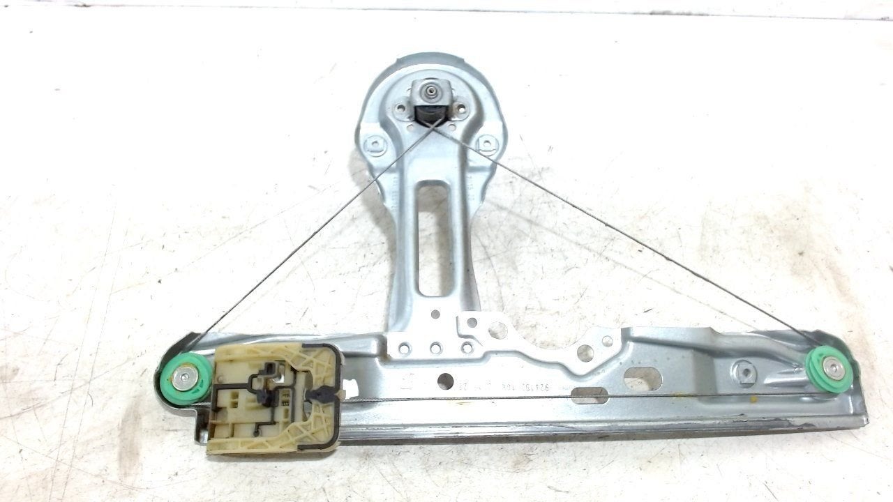 Raammechaniek links achter Ford Focus, Auto-onderdelen, Onderdelen@venauto.nl, Van der Ven Autorecycling B.V., Gebruikt, Ettenseweg 76, 4706 PB Roosendaal, The Netherlands