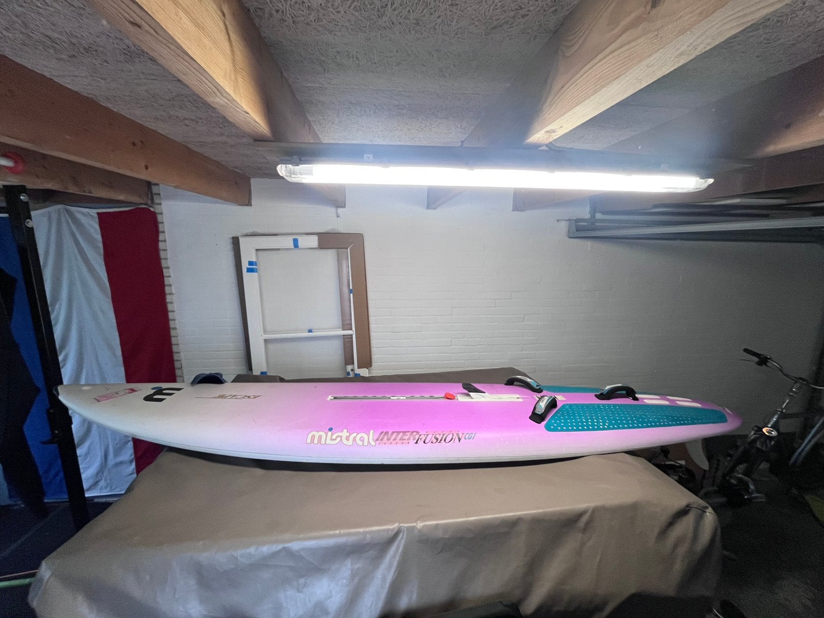 Mistral Escape complete set, Watersport en Boten, Windsurfen, Gebruikt, Plank, Mistral, 300 cm of meer, Ophalen