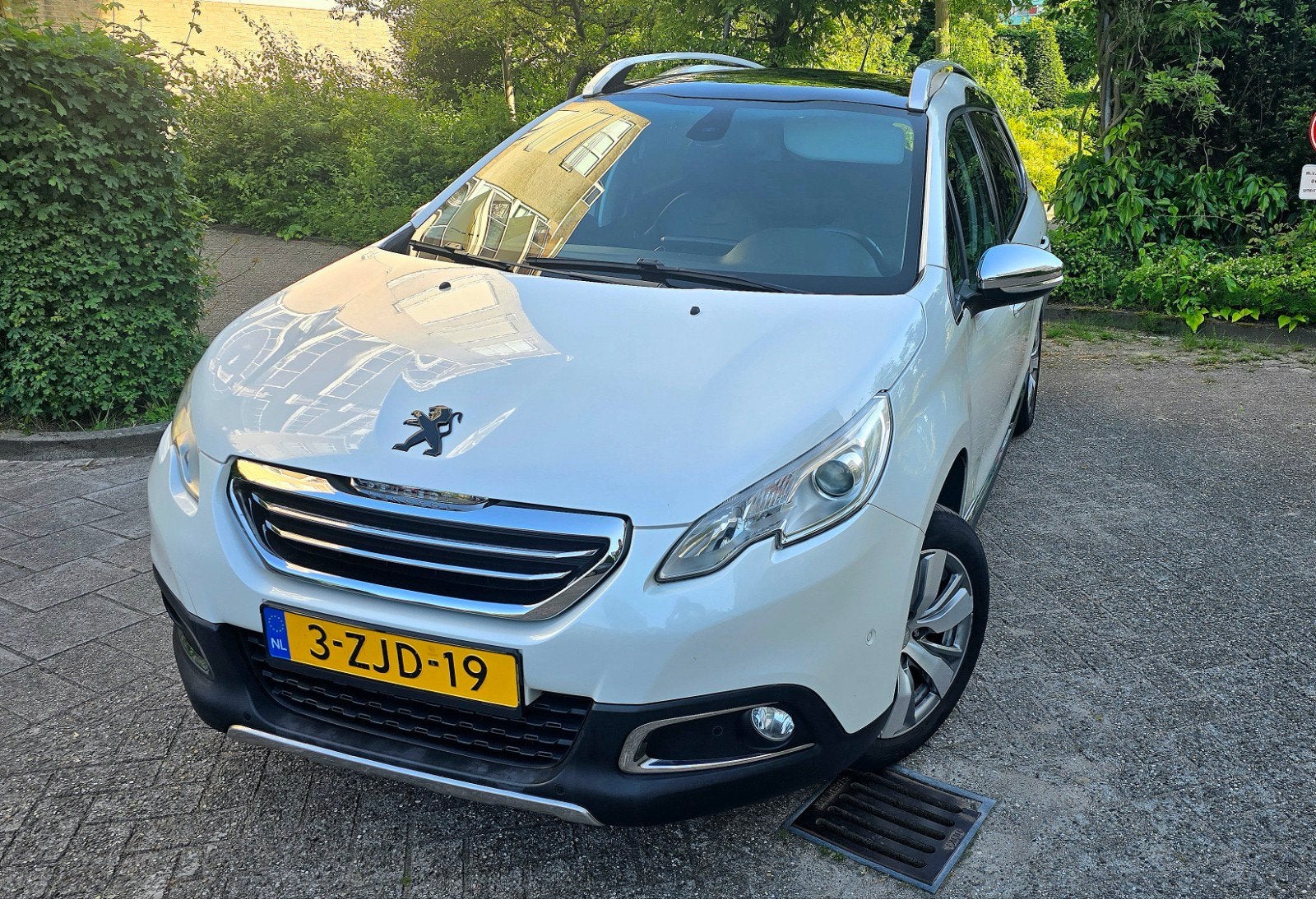 Peugeot 2008 1.6 VTI 88KW/120PK Automat, trekhaak,leer, 15 km/l, Zwart, 4 cilinders, 1270 kg