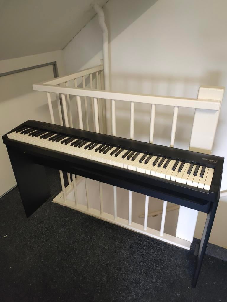 Roland FX-30X BK stagepiano met toebehoren, Muziek en Instrumenten, Piano's, Ophalen, Zo goed als nieuw, Zwart