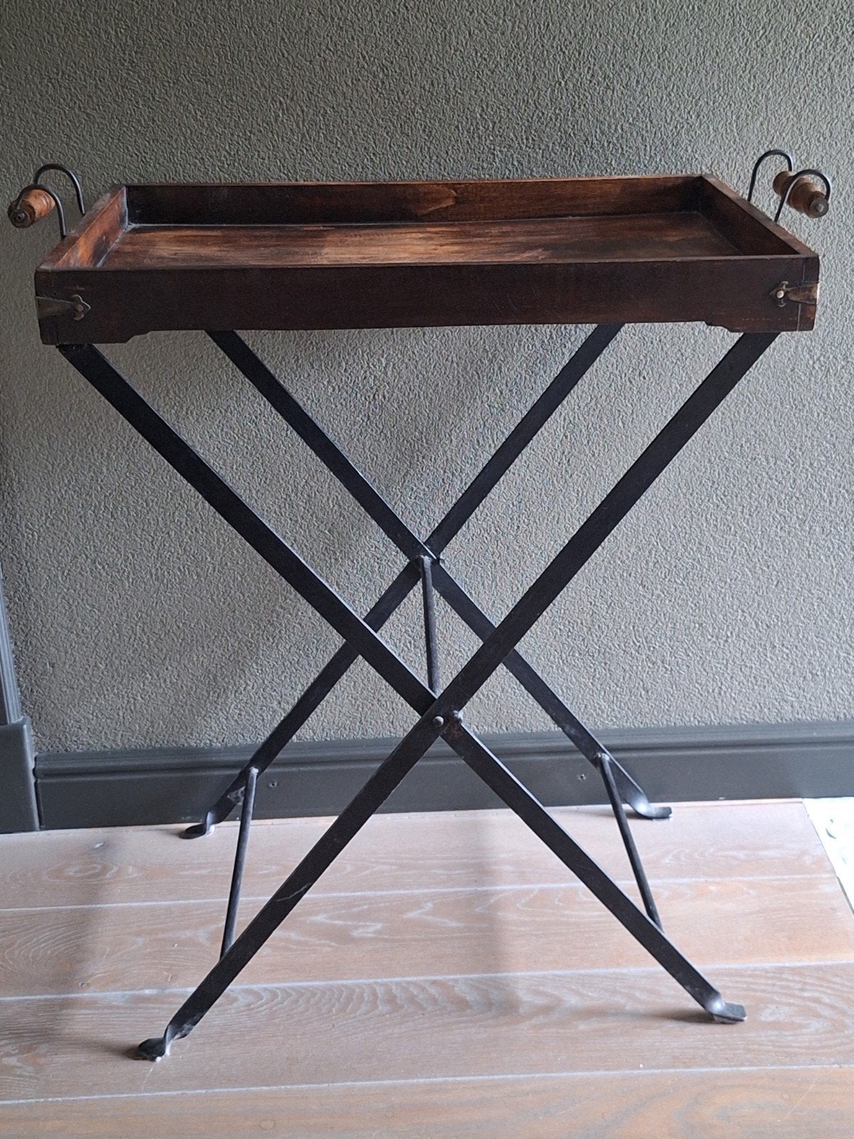 Landelijke butlertray met metalen onderstel, Ophalen, Gebruikt, 55 tot 75 cm, Landelijke stijl