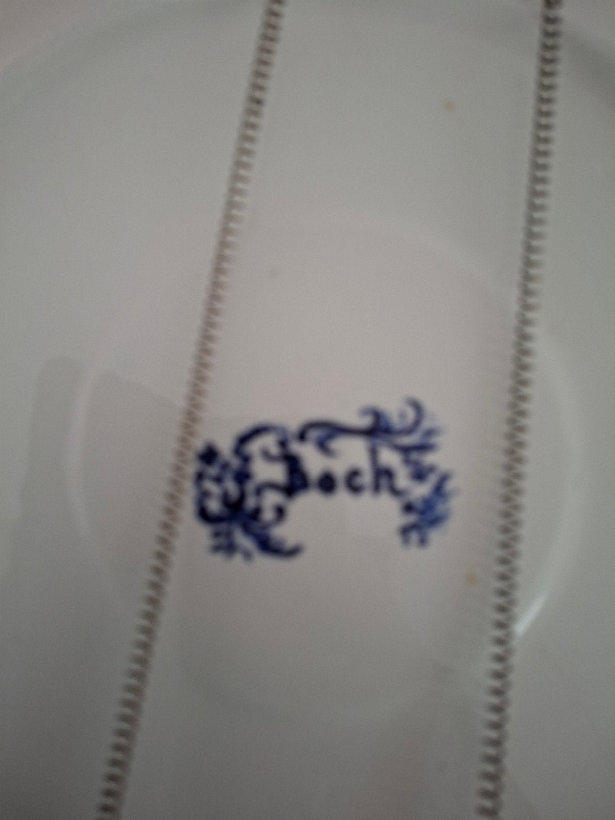 Antiek Boch bord met blauw decor doorsnede: 34 cm, Ophalen