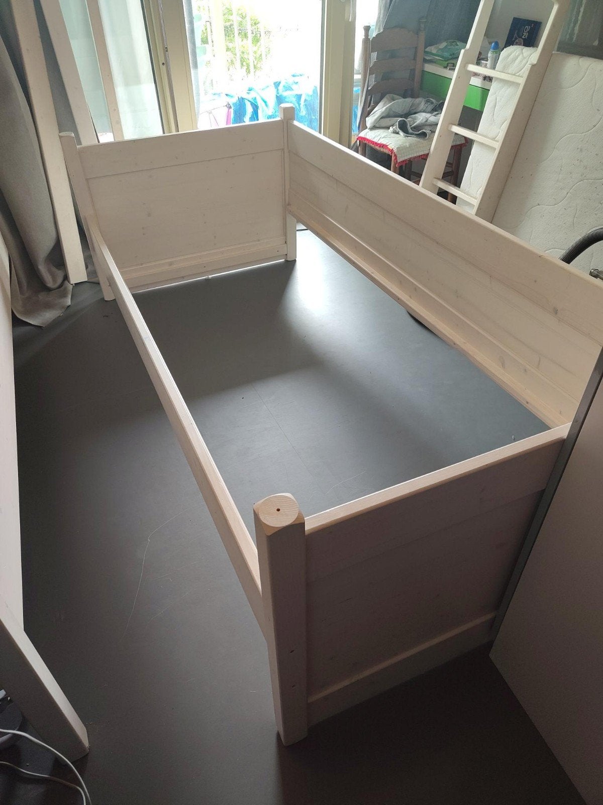 Alta white wash-creme dichte bedbank/ bedframe, Ophalen, Gebruikt, 90 cm, Eenpersoons