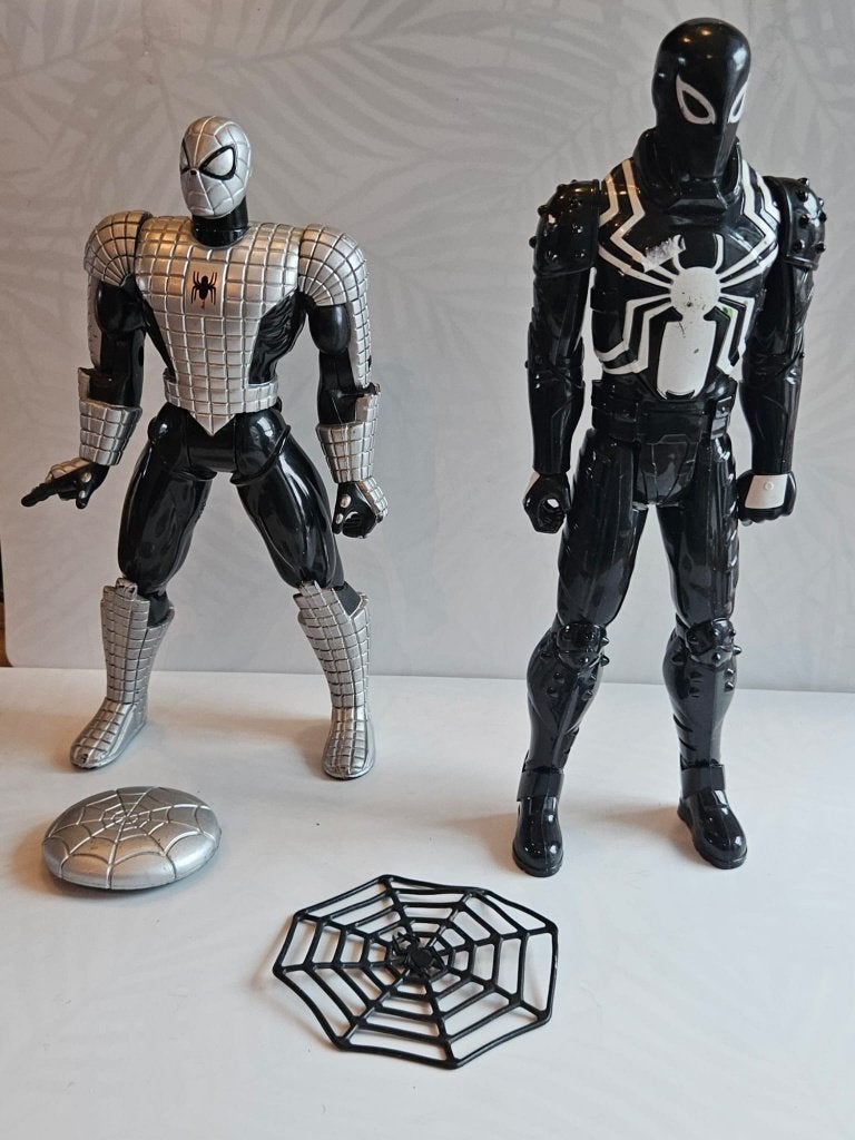 Spiderman Figuren: Zilver & Zwart, incl. Accessoires, Kinderen en Baby's, Speelgoed | Actiefiguren, Ophalen of Verzenden, Gebruikt