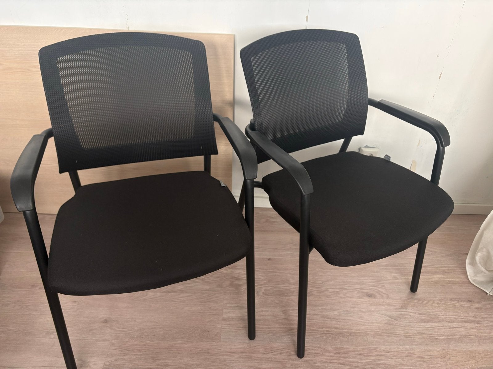 Twee zwarte stoelen, Twee, Zwart, Ophalen of Verzenden, Zo goed als nieuw