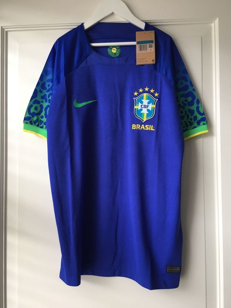 #N025 Voetbalshirt Brazilië te koop! Maat M, Sport en Fitness, Maat M, Verzenden, Nieuw, Shirt
