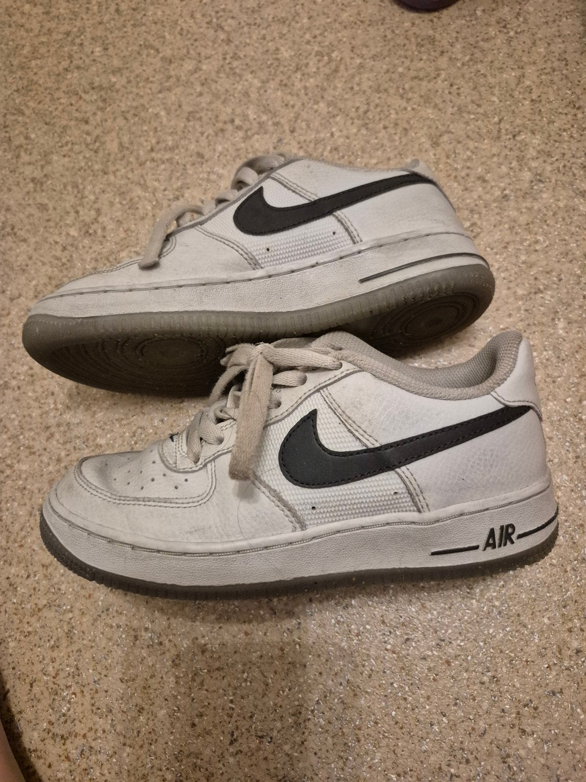 Nike Air Force 1 sneakers - Maat 35,5, Gebruikt, Jongen of Meisje, Schoenen, Ophalen of Verzenden