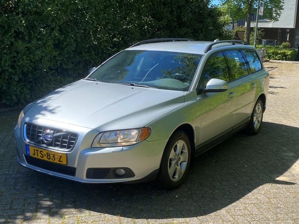 Volvo V70 2.5T Aut. (bj 2007, automaat), Zwart, 2521 cc, Euro 4, 750 kg