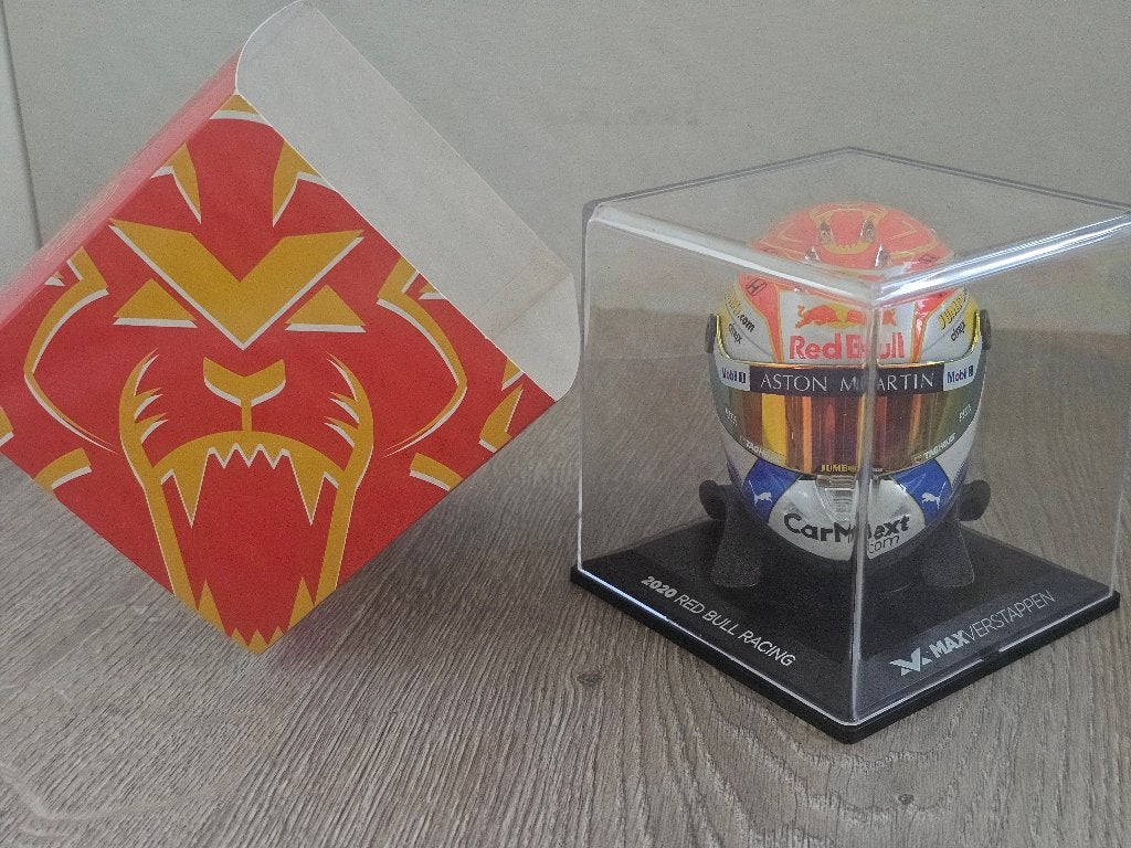 Helm 1:4 + HANS, Max Verstappen, Red/white/blue 2020., Verzamelen, Ophalen of Verzenden, Zo goed als nieuw, Formule 1
