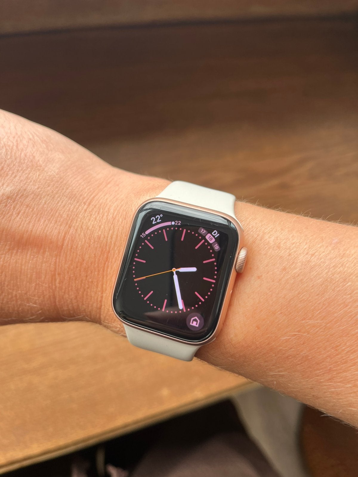 Apple Watch SE 40mm rosegoud, Gebruikt, IOS, Ophalen of Verzenden, Hoogte