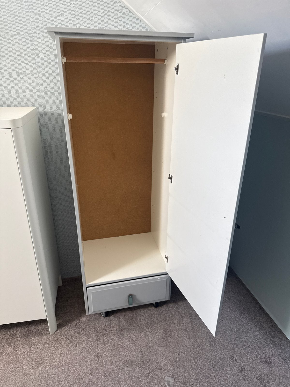 Grijze hangkast met lade en wielen - 60x52x168 cm, Gebruikt, Met lade(s), 150 tot 200 cm, 50 tot 75 cm